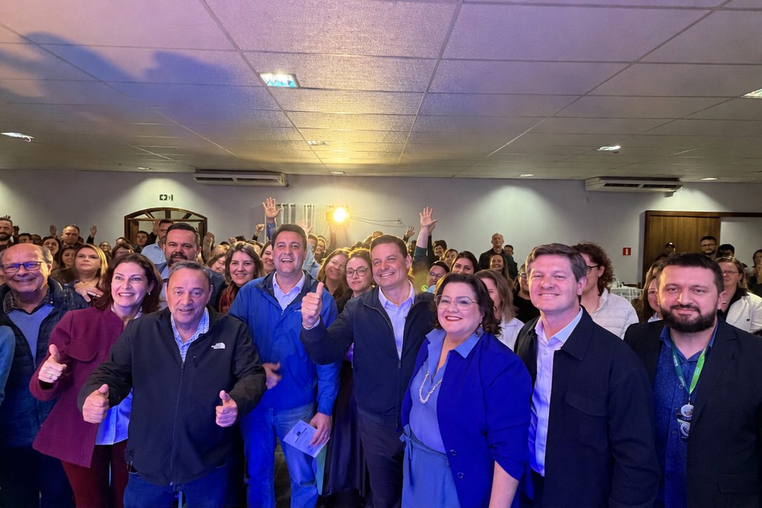 Santin Roveda participa de encontro do PSD em União da Vitória e recebe reconhecimento do governador Ratinho Junior